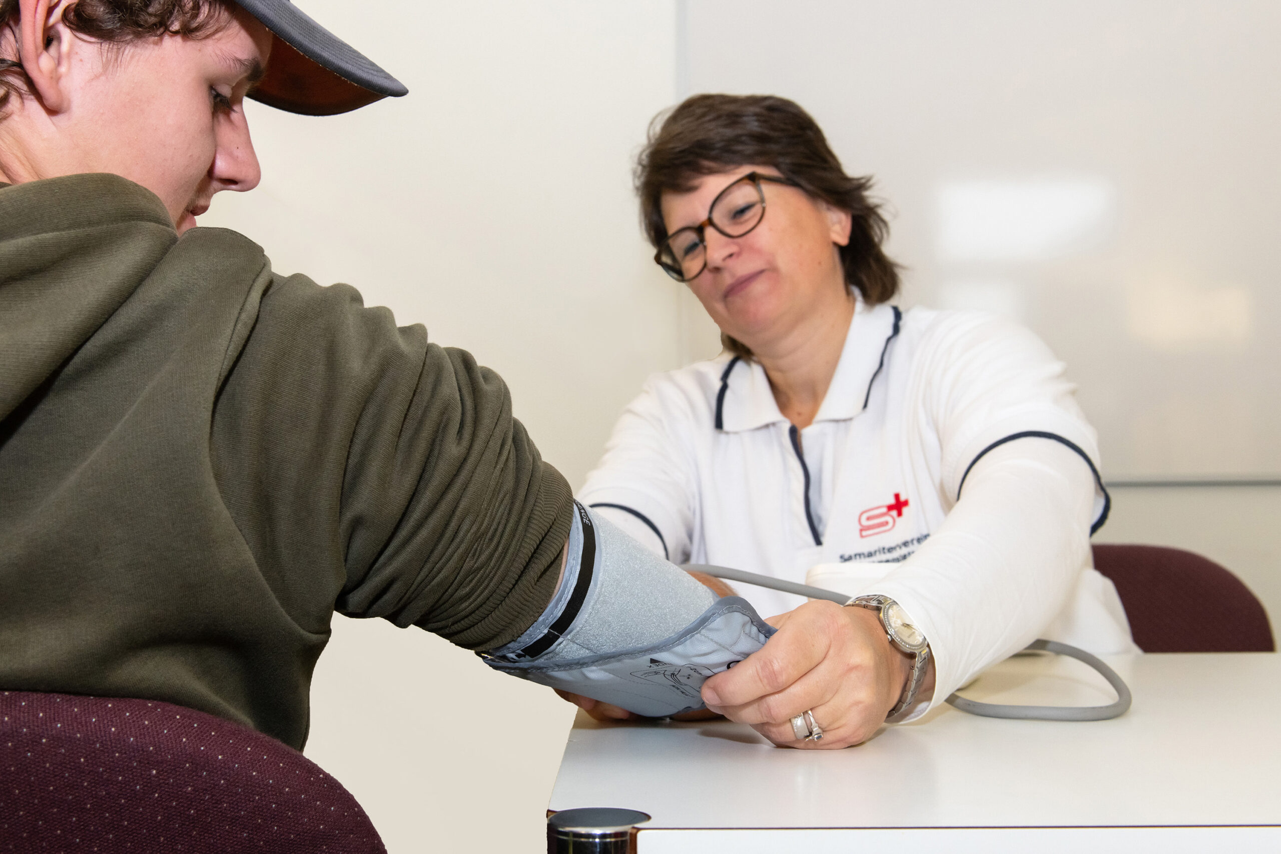Samariter Mettmenstetten: Blutdruckmessung im Rahmen einer Blutspendeaktion